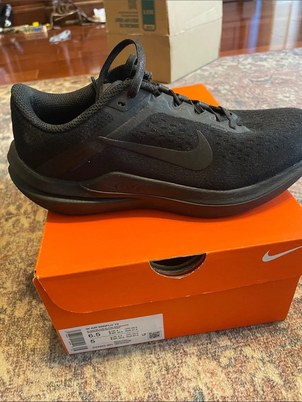 Nike Women's Black Knit Low-Top Sneakers